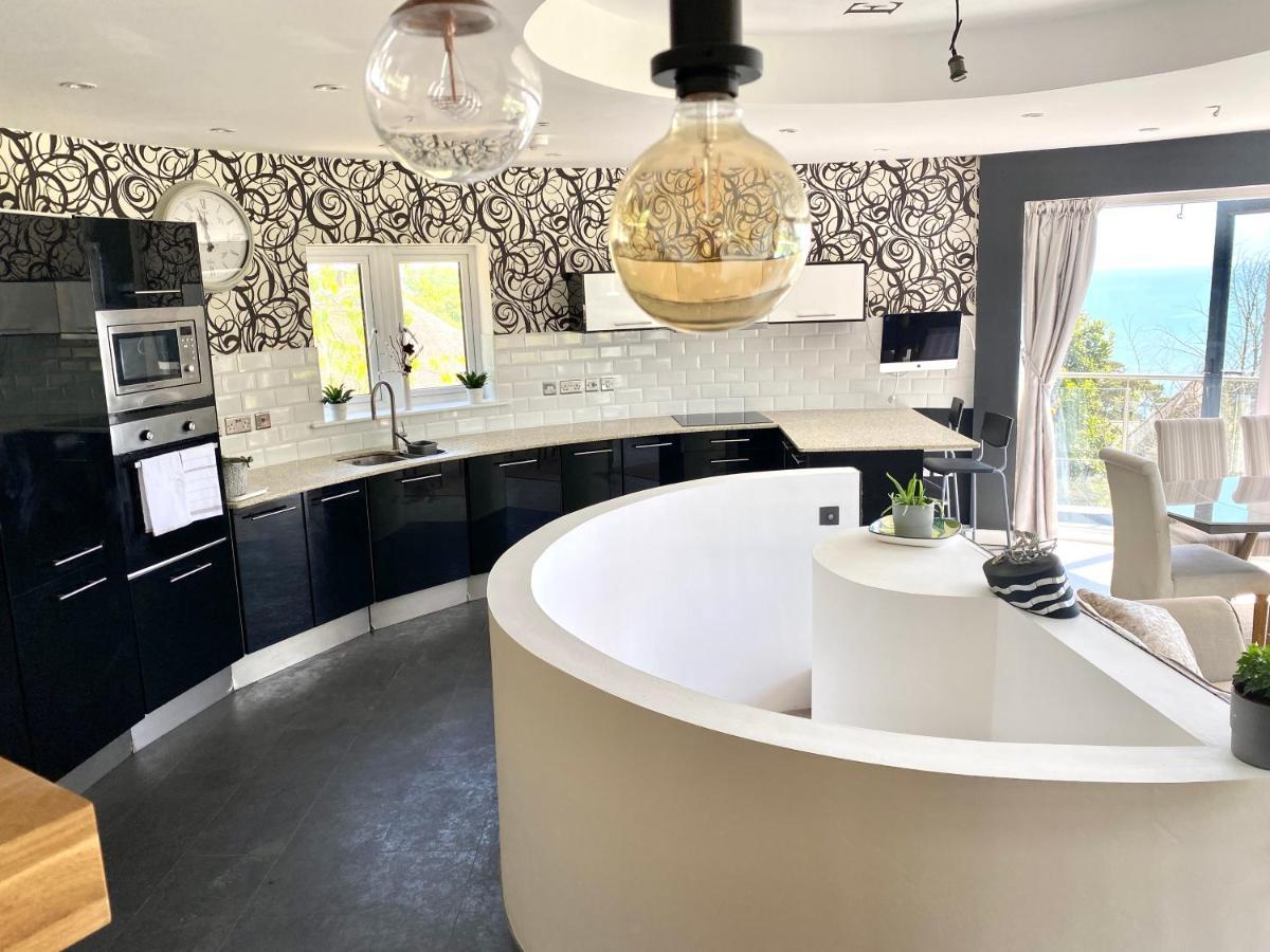 One Of The Best Properties In Lyme! Breathtaking Views Across The Whole Bay. 3 Stories With 2 Tier Veranda Around The Property. Sleeps 6 Лайм Риджис Екстериор снимка