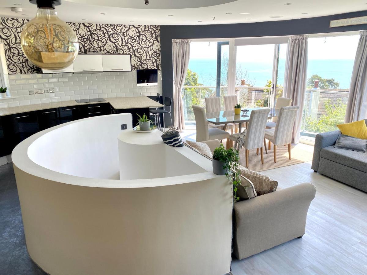 One Of The Best Properties In Lyme! Breathtaking Views Across The Whole Bay. 3 Stories With 2 Tier Veranda Around The Property. Sleeps 6 Лайм Риджис Екстериор снимка
