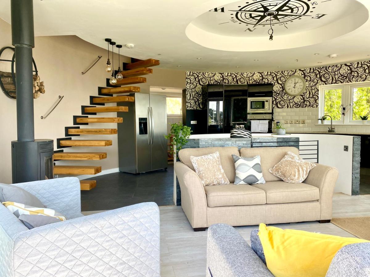 One Of The Best Properties In Lyme! Breathtaking Views Across The Whole Bay. 3 Stories With 2 Tier Veranda Around The Property. Sleeps 6 Лайм Риджис Екстериор снимка