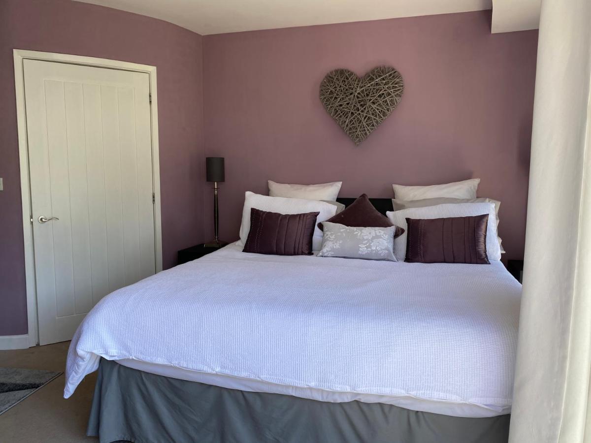 One Of The Best Properties In Lyme! Breathtaking Views Across The Whole Bay. 3 Stories With 2 Tier Veranda Around The Property. Sleeps 6 Лайм Риджис Екстериор снимка